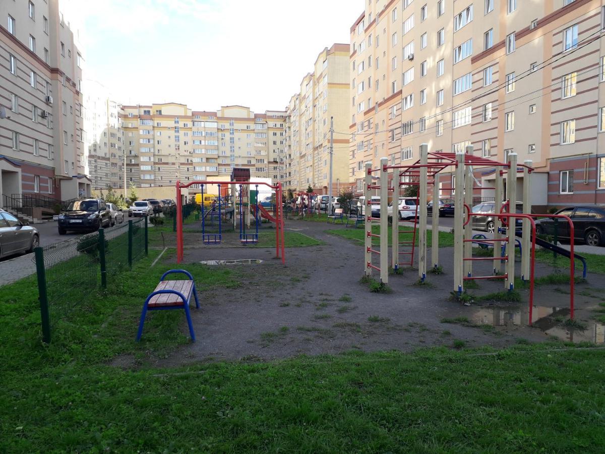 Apartment On Getmana Vigovskogo 49 Rivne Exterior photo